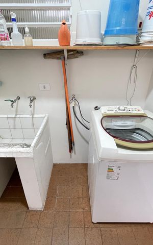 Casa à venda com 145m², 4 quartos e 2 vagas Casa à venda com 145m², 4 quartos e 2 vagasÁrea de Serviço