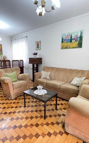 Casa à venda com 145m², 4 quartos e 2 vagas Casa à venda com 145m², 4 quartos e 2 vagasSala