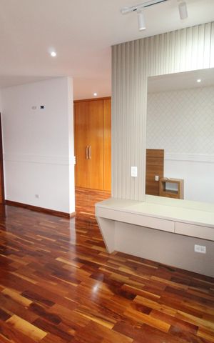 Casa de condomínio para alugar com 300m², 4 quartos e 2 vagasSuíte 