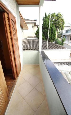 Casa de condomínio para alugar com 300m², 4 quartos e 2 vagasSuíte 
