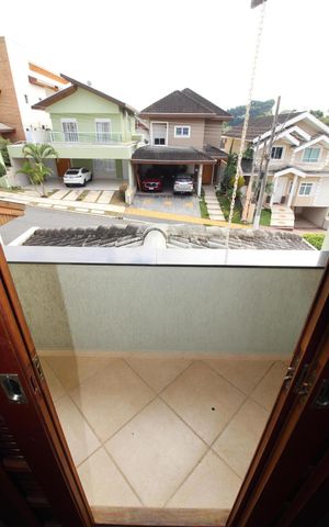 Casa de condomínio para alugar com 300m², 4 quartos e 2 vagasSuíte 