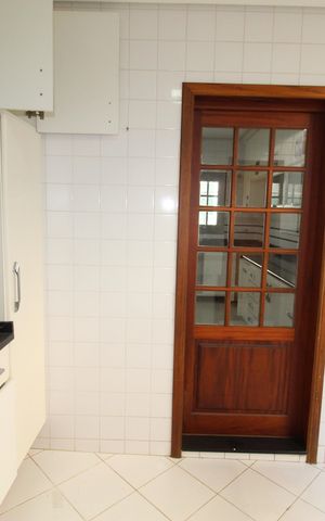 Casa de condomínio para alugar com 300m², 4 quartos e 2 vagasÁrea de Serviço