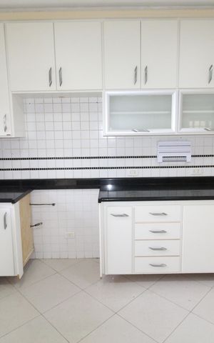 Casa de condomínio para alugar com 300m², 4 quartos e 2 vagasCozinha