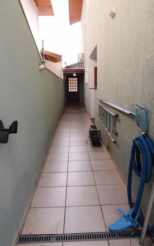 Casa de condomínio para alugar com 300m², 4 quartos e 2 vagasÁrea de Serviço