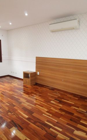 Casa de condomínio para alugar com 300m², 4 quartos e 2 vagasSuíte 