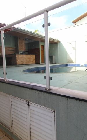 Casa de condomínio para alugar com 300m², 4 quartos e 2 vagasQuintal