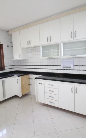 Casa de condomínio para alugar com 300m², 4 quartos e 2 vagasCozinha
