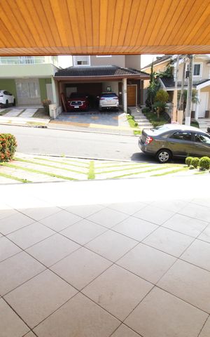 Casa de condomínio para alugar com 300m², 4 quartos e 2 vagasGaragem