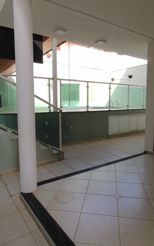 Casa de condomínio para alugar com 300m², 4 quartos e 2 vagasQuintal