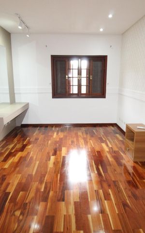 Casa de condomínio para alugar com 300m², 4 quartos e 2 vagasSuíte 