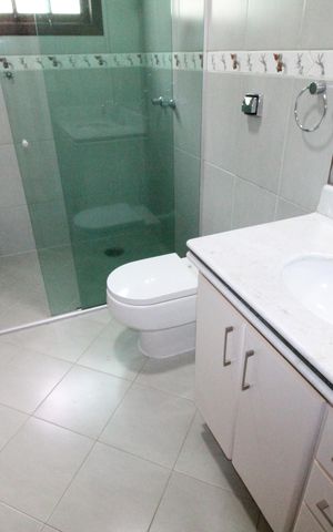 Casa de condomínio para alugar com 300m², 4 quartos e 2 vagasBanheiro