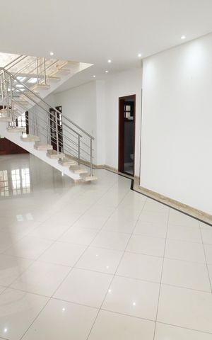 Casa de condomínio para alugar com 300m², 4 quartos e 2 vagasSala 1