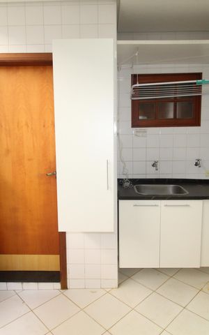 Casa de condomínio para alugar com 300m², 4 quartos e 2 vagasÁrea de Serviço