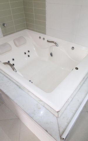 Casa de condomínio para alugar com 300m², 4 quartos e 2 vagasBanheiro da Suíte 