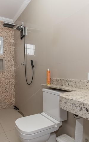 Casa para alugar com 240m², 3 quartos e 3 vagas Casa para alugar com 240m², 3 quartos e 3 vagasBanheiro da Suíte