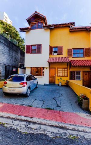 Casa de condomínio à venda com 160m², 3 quartos e 3 vagasGaragem