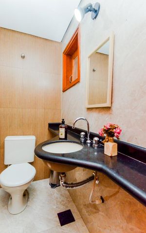 Casa de condomínio à venda com 160m², 3 quartos e 3 vagasLavabo