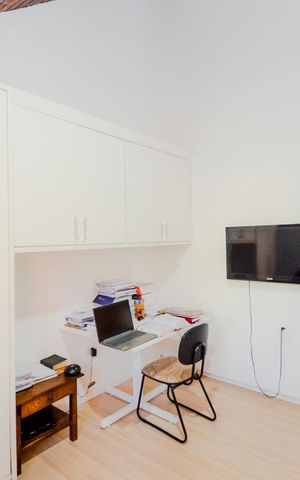 Casa de condomínio à venda com 160m², 3 quartos e 3 vagasEscritório