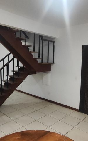 Casa de condomínio à venda com 360m², 3 quartos e 2 vagasSala