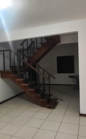 Casa de condomínio à venda com 360m², 3 quartos e 2 vagasSala