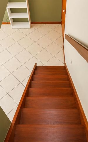 Apartamento para alugar com 80m², 1 quarto e 1 vaga Apartamento para alugar com 80m², 1 quarto e 1 vagaEscada