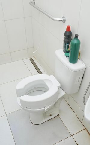 Casa à venda com 200m², 4 quartos e 1 vaga Casa à venda com 200m², 4 quartos e 1 vagaSuíte - Banheiro