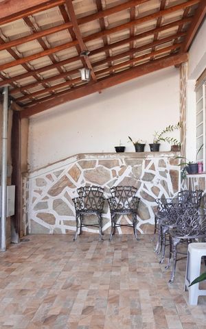 Casa à venda com 200m², 4 quartos e 1 vaga Casa à venda com 200m², 4 quartos e 1 vagaVaranda