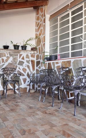Casa à venda com 200m², 4 quartos e 1 vaga Casa à venda com 200m², 4 quartos e 1 vagaVaranda