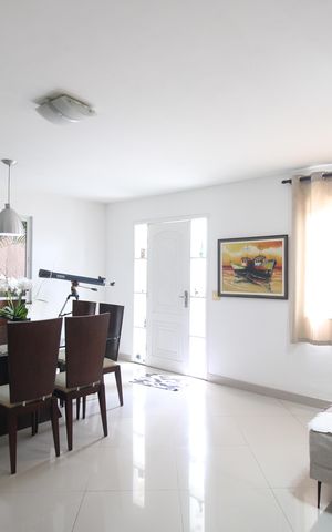 Casa de condomínio à venda com 230m², 5 quartos e 2 vagasSala