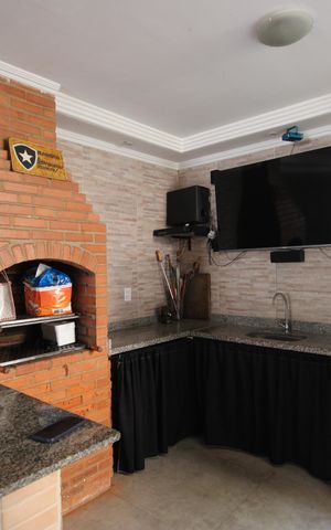 Casa de condomínio à venda com 230m², 5 quartos e 2 vagasChurrasqueira
