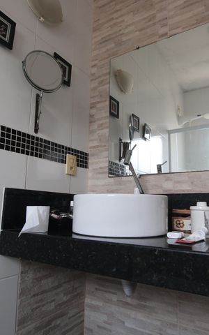 Casa de condomínio à venda com 230m², 5 quartos e 2 vagasBanheiro da suíte