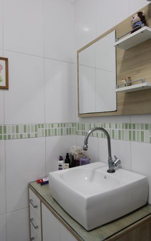 Casa de condomínio à venda com 230m², 5 quartos e 2 vagasBanheiro social