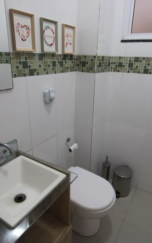 Casa de condomínio à venda com 230m², 5 quartos e 2 vagasLavabo
