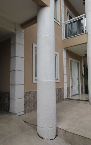 Casa de condomínio à venda com 230m², 5 quartos e 2 vagasEntrada