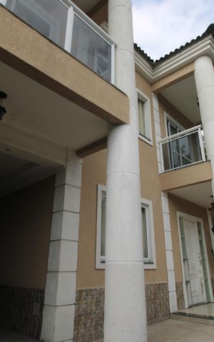 Casa de condomínio à venda com 230m², 5 quartos e 2 vagasFrente da casa
