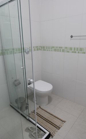 Casa de condomínio à venda com 230m², 5 quartos e 2 vagasBanheiro social