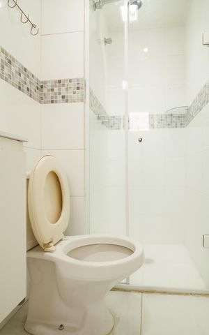 Apartamento para alugar com 315m², 5 quartos e 5 vagas Apartamento para alugar com 315m², 5 quartos e 5 vagasBanheiro da Suíte de serviço