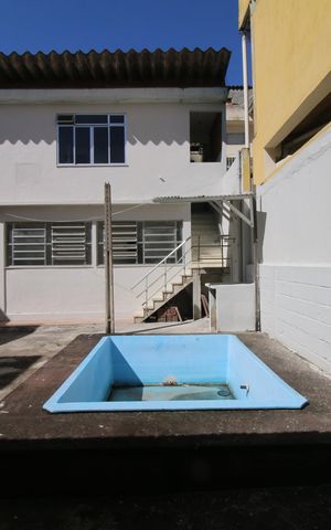 Casa para alugar com 360m², 5 quartos e 8 vagasQuintal fundos e Piscina