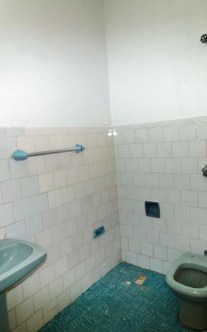 Casa para alugar com 360m², 5 quartos e 8 vagasBanheiro