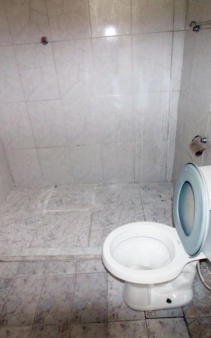 Casa para alugar com 360m², 5 quartos e 8 vagasCasa 2 - Banheiro social