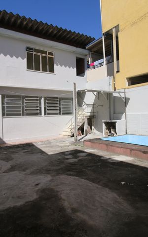 Casa para alugar com 360m², 5 quartos e 8 vagasQuintal fundos