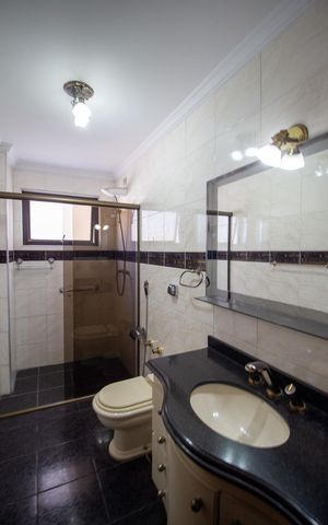 Apartamento para alugar com 160m², 3 quartos e 2 vagas Apartamento para alugar com 160m², 3 quartos e 2 vagasBanheiro