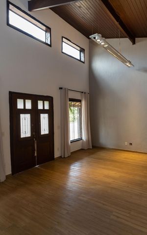 Casa de condomínio para alugar com 250m², 3 quartos e 3 vagasSala 1