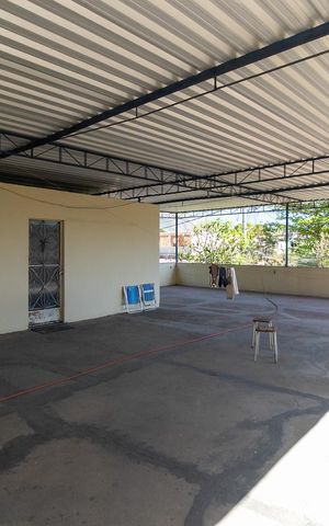 Casa à venda com 2600m², 5 quartos e 6 vagas Casa à venda com 2600m², 5 quartos e 6 vagasTerraço