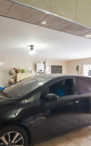 Casa de condomínio à venda com 250m², 3 quartos e 4 vagas Casa de condomínio à venda com 250m², 3 quartos e 4 vagasGaragem