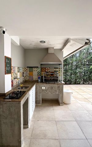 Casa de condomínio à venda com 282m², 4 quartos e 3 vagasChurrasqueira
