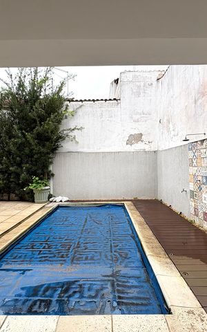 Casa de condomínio à venda com 282m², 4 quartos e 3 vagasPiscina
