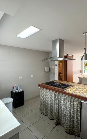 Casa de condomínio à venda com 282m², 4 quartos e 3 vagasCozinha