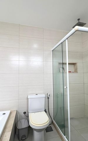 Casa de condomínio à venda com 282m², 4 quartos e 3 vagasBanheiro da Suíte 2