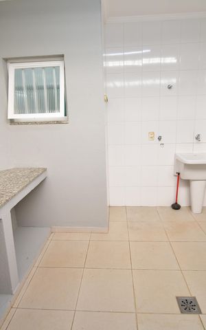 Casa à venda com 300m², 3 quartos e 3 vagasÁrea de Serviço